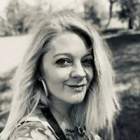 Sara D Profile